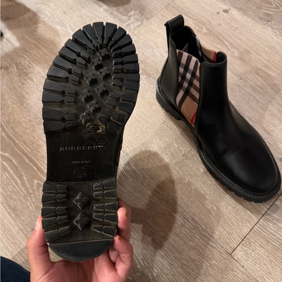 Burberry ankle boots Authentic - Picture 2 of 2